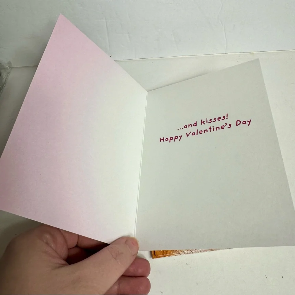 6 Avanti Greeting cards- Mouse holding hugs candy Holiday: Valentines Day
